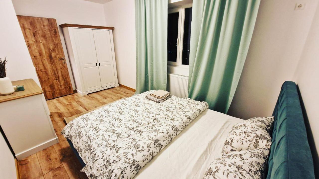 Lux & Confort - Apartament 3 Camere Bucarest Extérieur photo